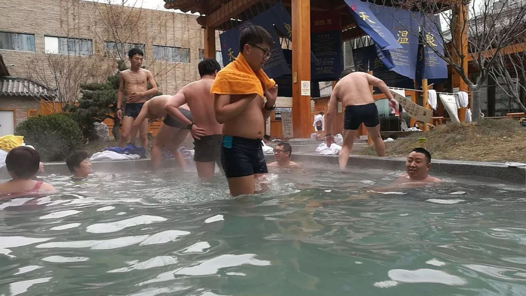 九游娱乐 | 海鲜+温泉双倍满足，这个年会有点嗨！